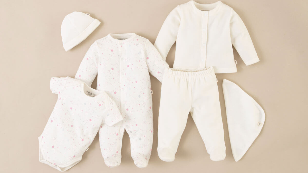 ¿Cómo vestir a un bebé recién nacido?: guía básica