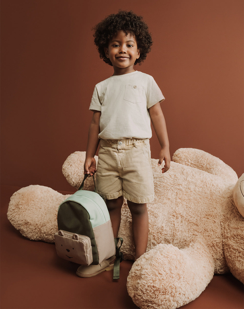 Pantalón regular fit tiro medio en drill beige