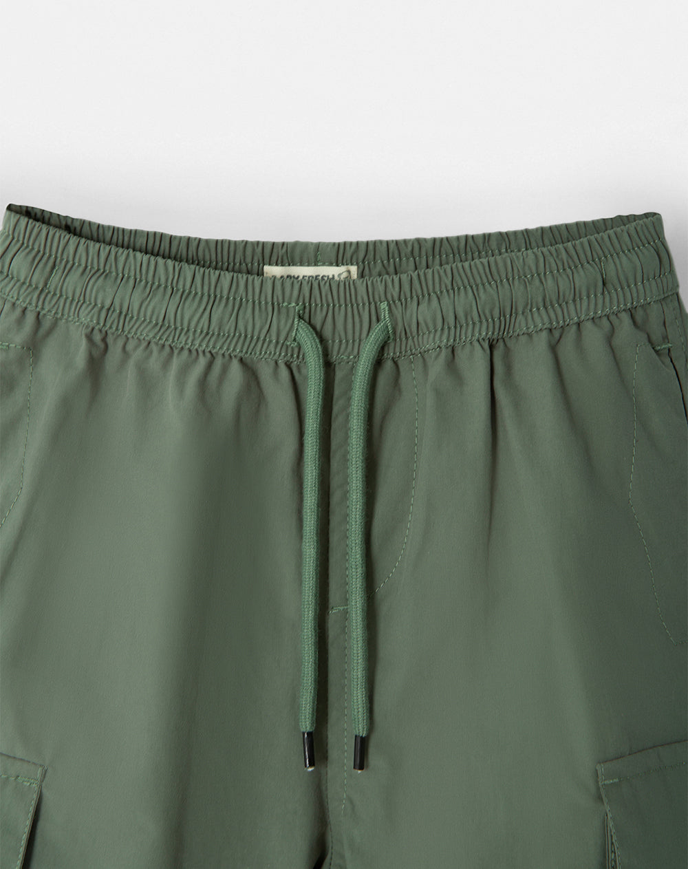 Pantalón regular fit tiro medio verde