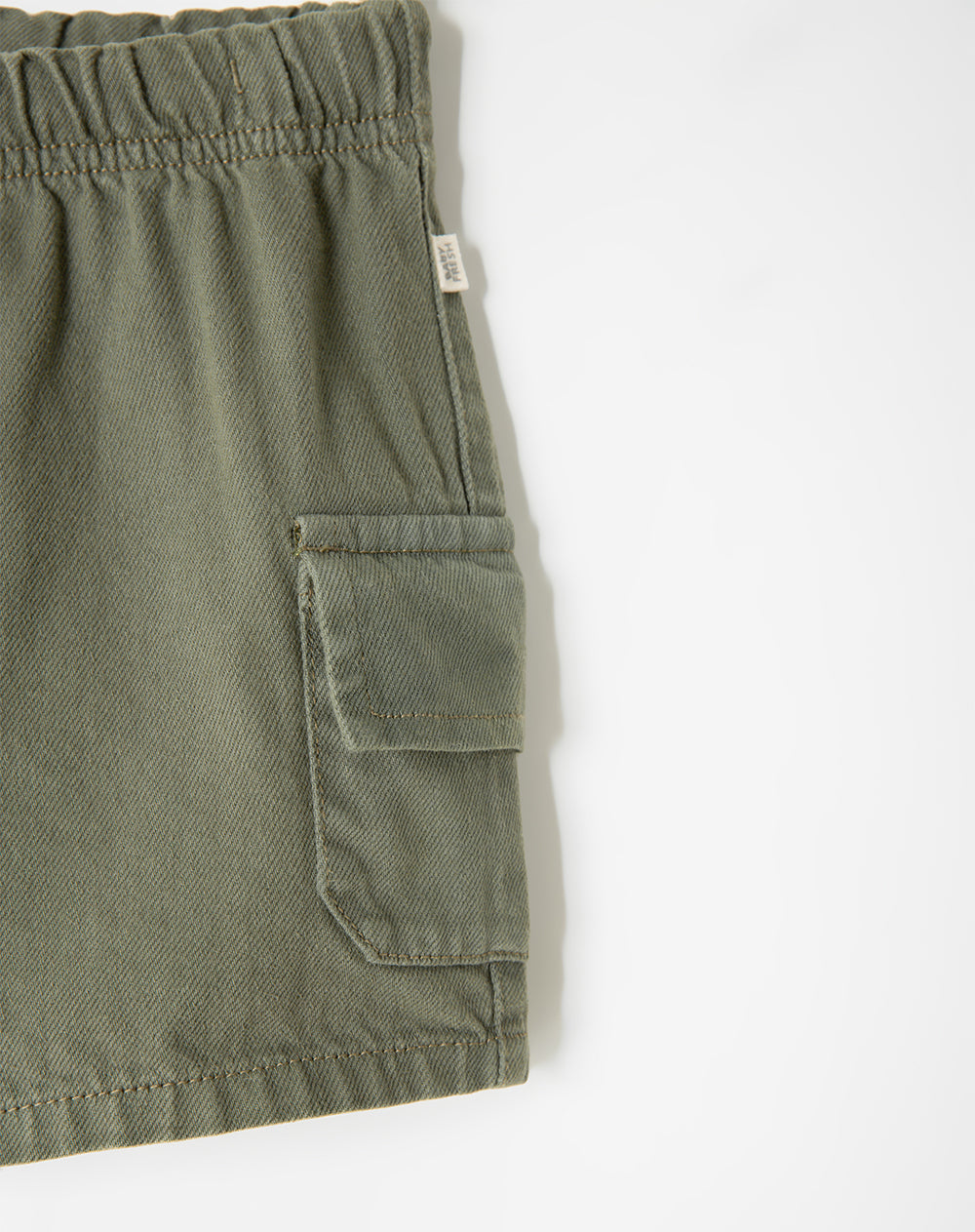 Bermuda regular fit verde militar