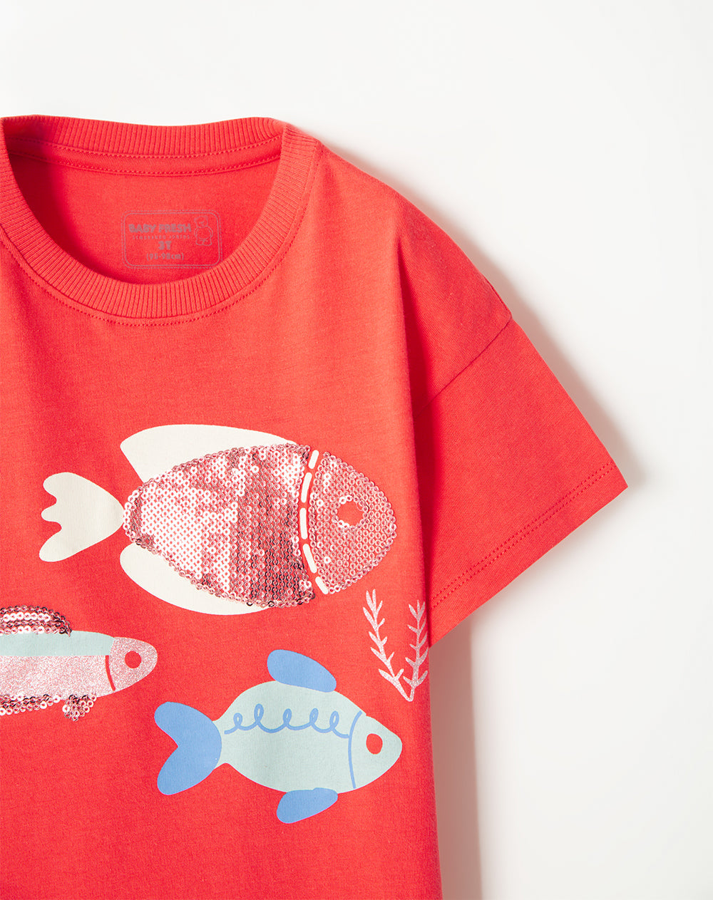 Camiseta regular algodón estampada lentejuelas niña