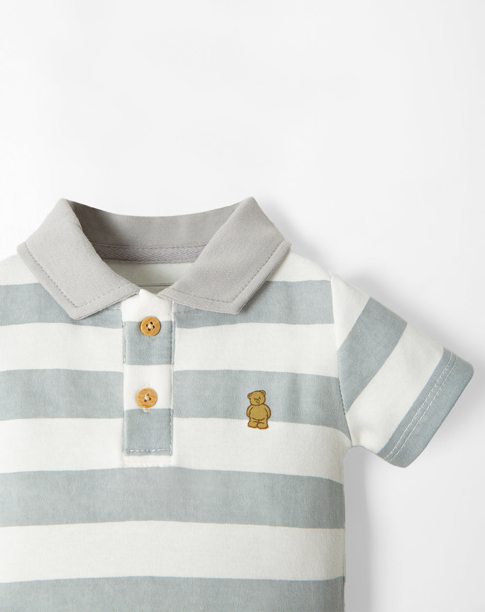 Conjunto pantalon corto camiseta gris rayas