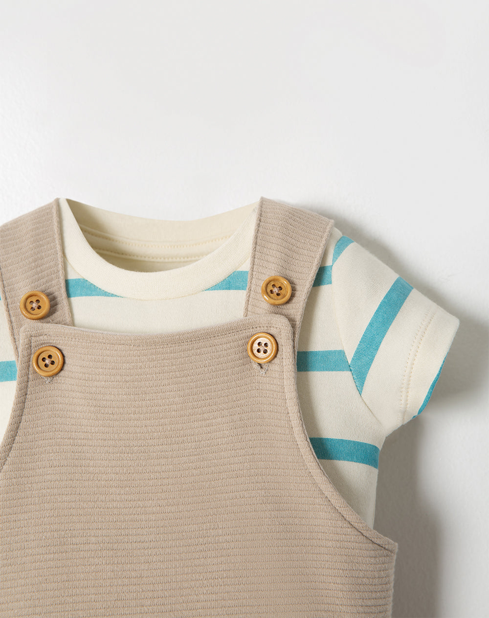 Conjunto overol manga corta beige