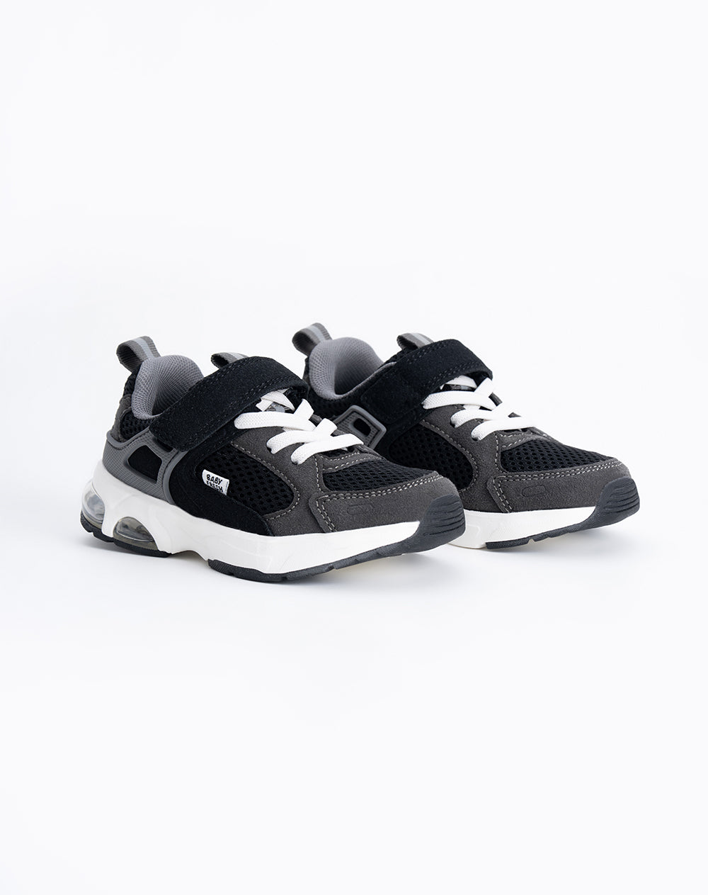 Tenis deportivos negros niño