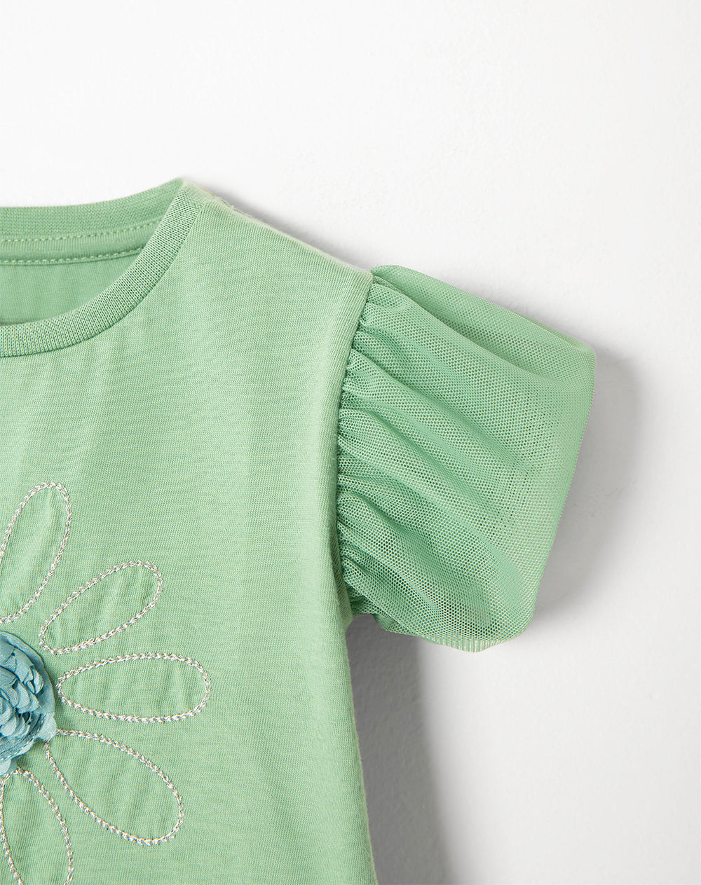 Camiseta aplique bordado verde niña