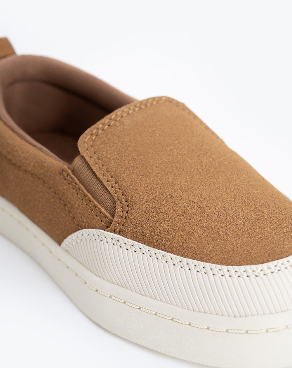 Zapatos tipo slip on en pana café niño