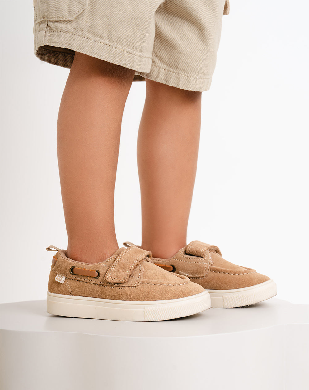 Zapatos tipo náutico café niño