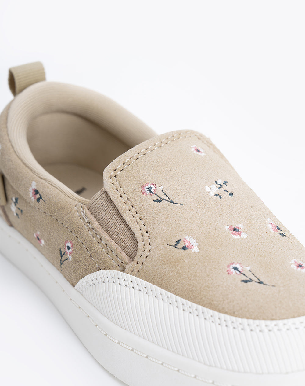 Zapatos slip on bordados niña