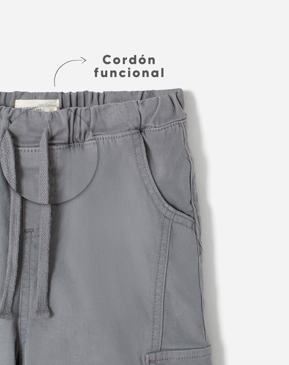Pantalón tipo cargo tiro medio en drill gris niño