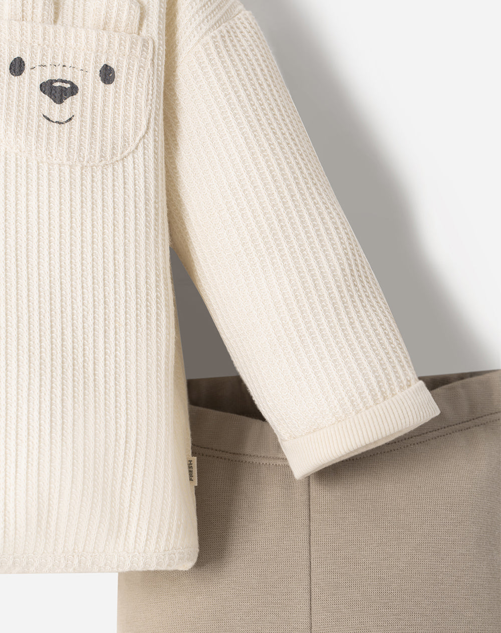 Conjunto pantalon largo manga larga crema