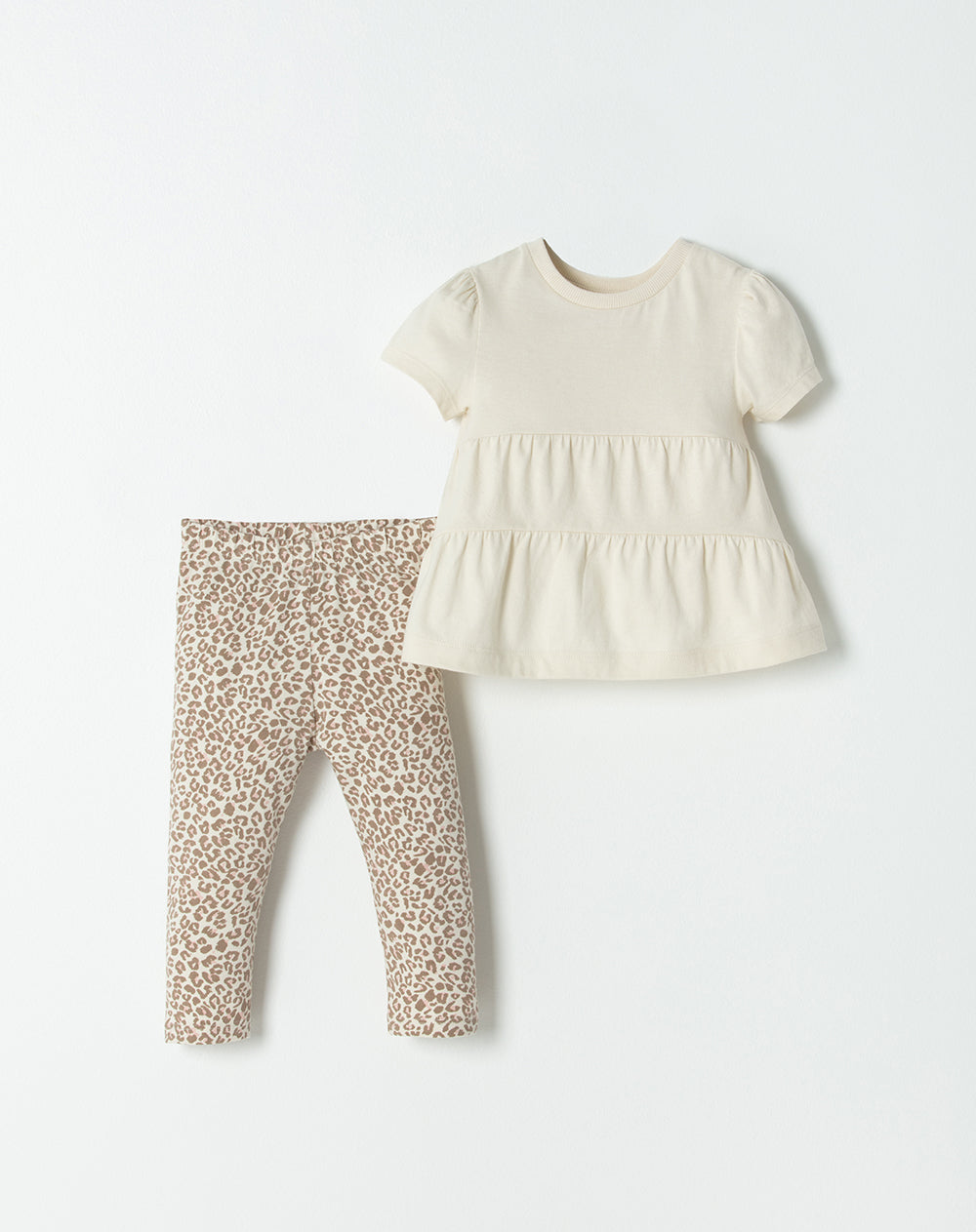 Conjunto pantalon largo manga larga beige estampado