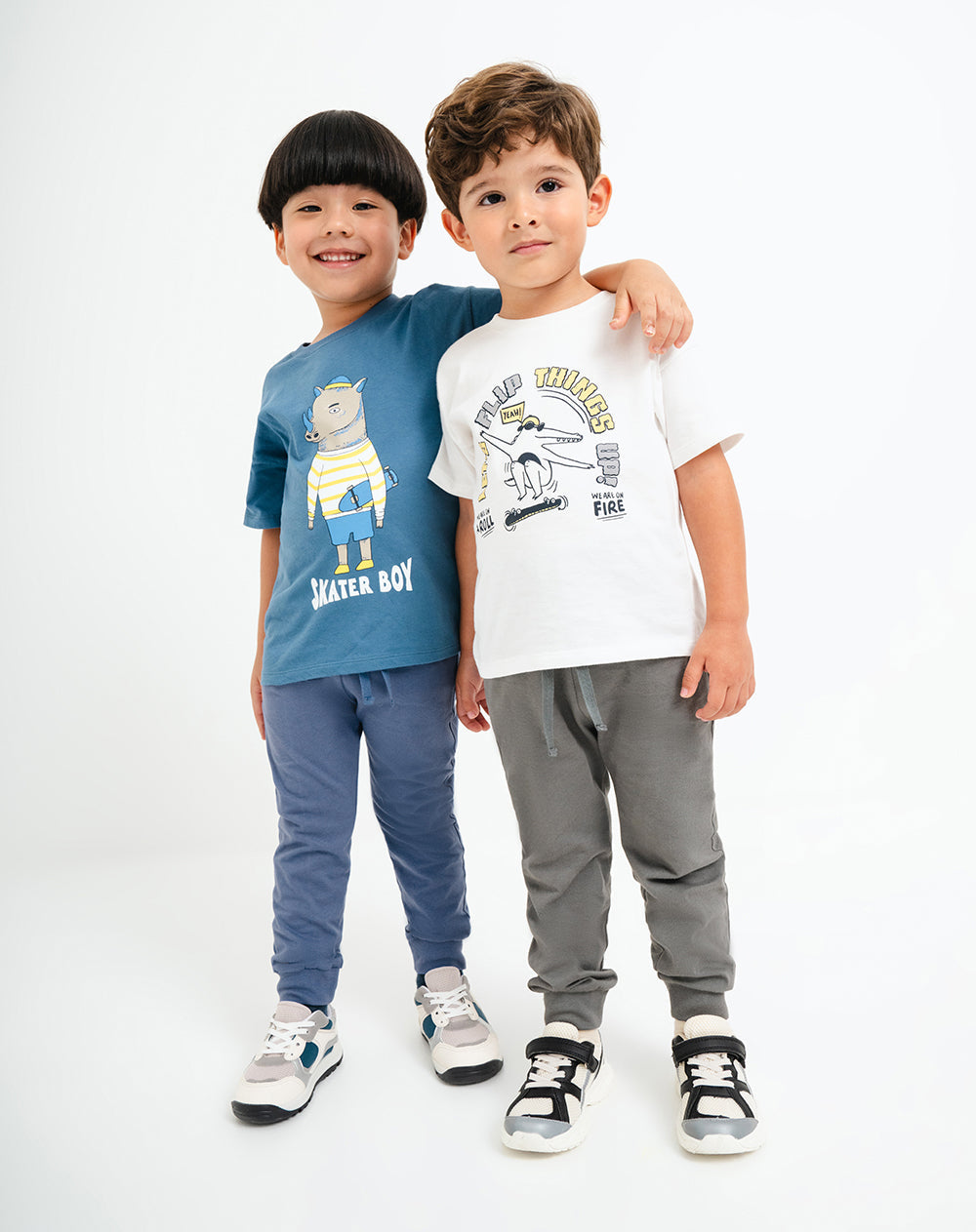 2 joggers regular fit tiro medio surtido