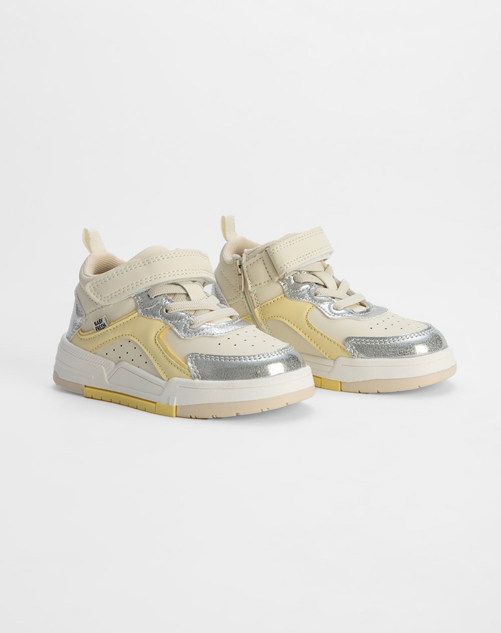 Tenis plateado