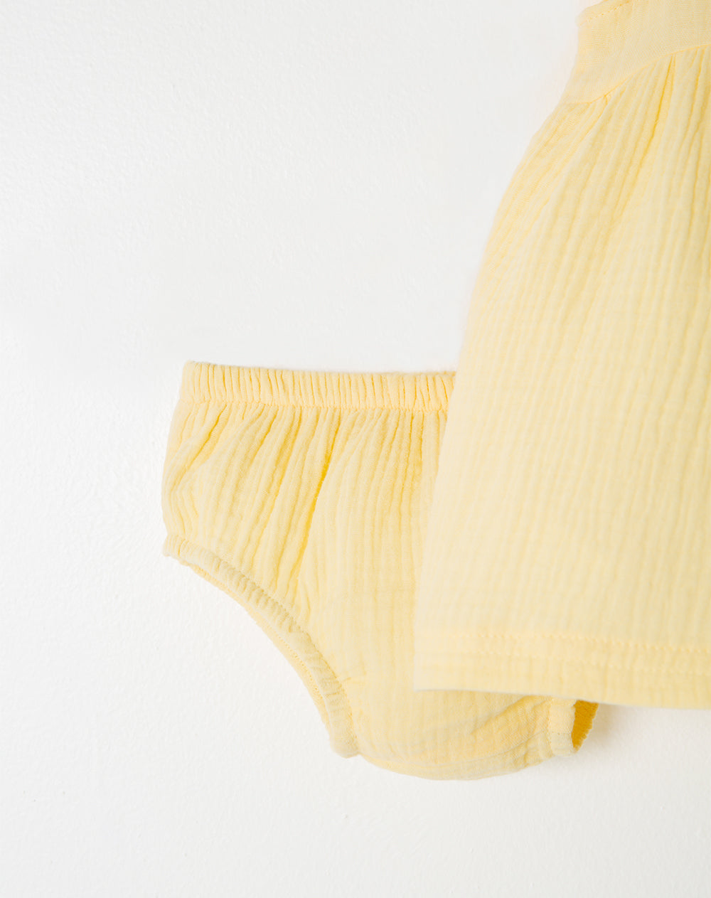 Vestido medio amarillo