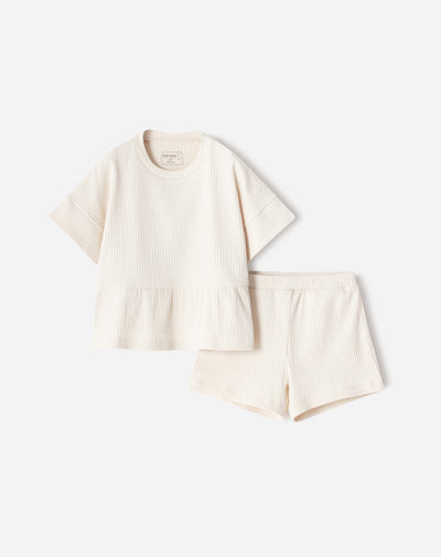 Conjunto pantalon corto camiseta crema