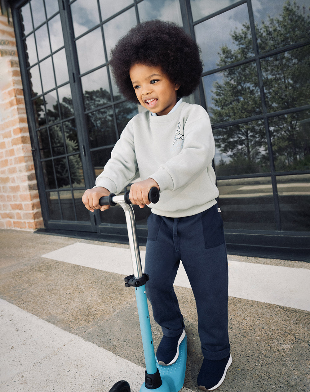 Jogger regular azul niño