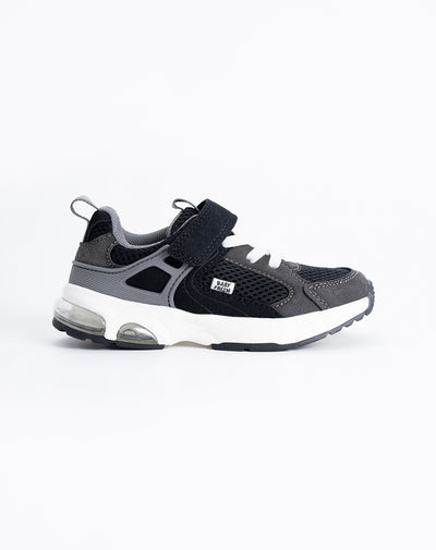 Tenis deportivos negros niño