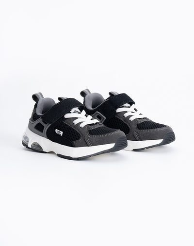 Tenis deportivos negros niño