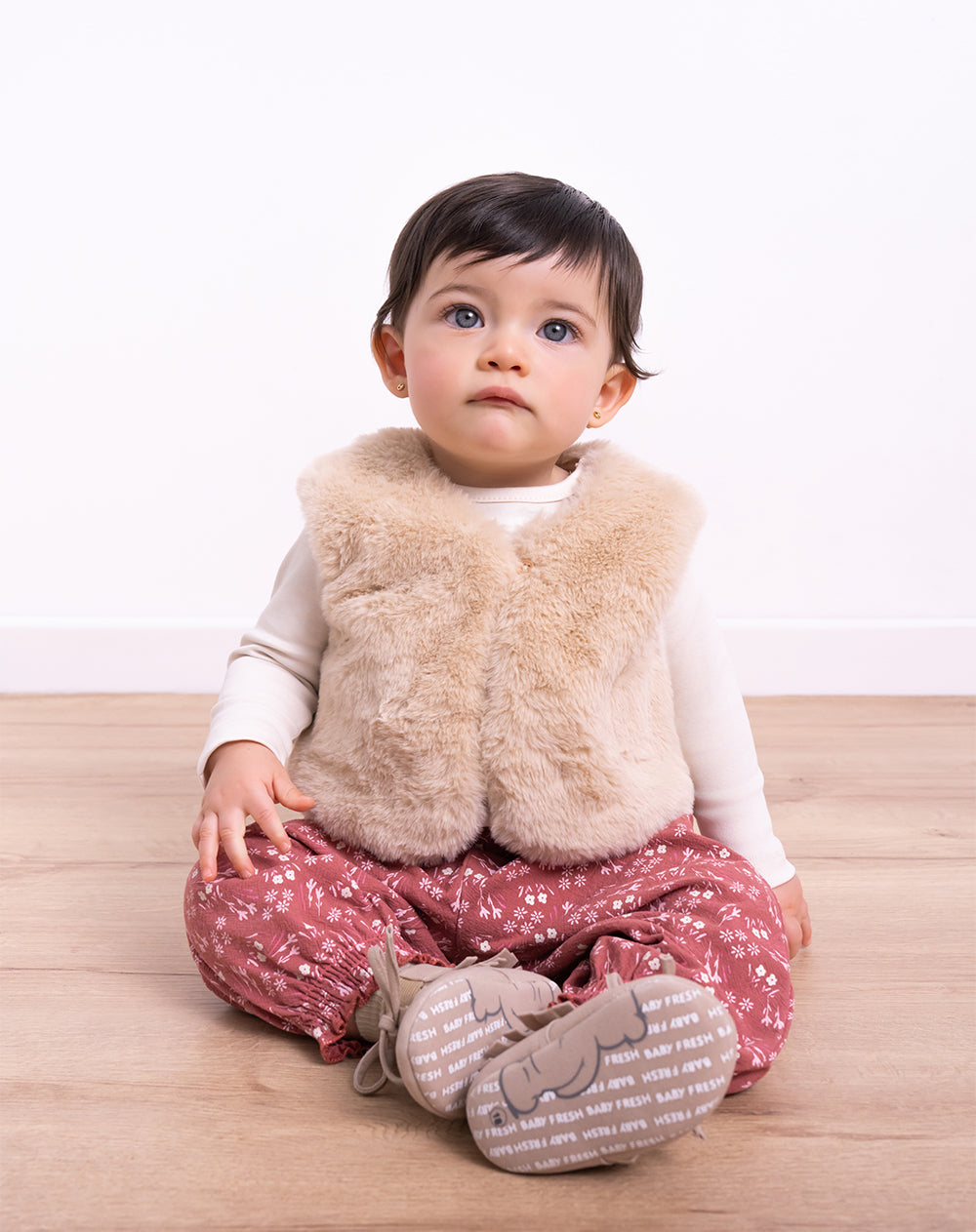 Conjunto bebé niña camibuzo + chaleco + pantalon estampado