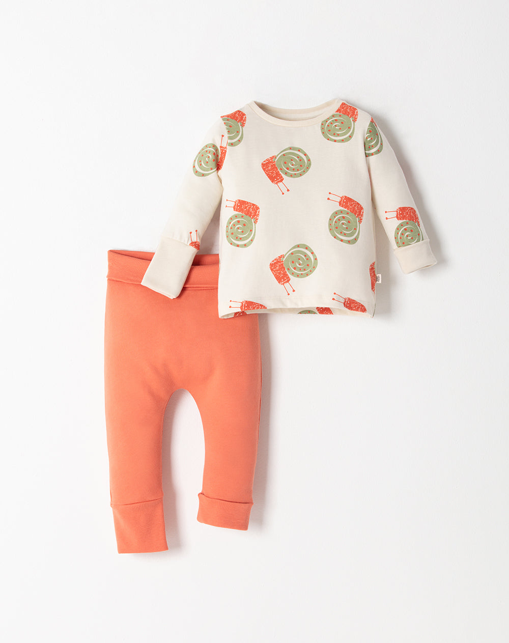 Conjunto pantalón + camiseta beige estampado