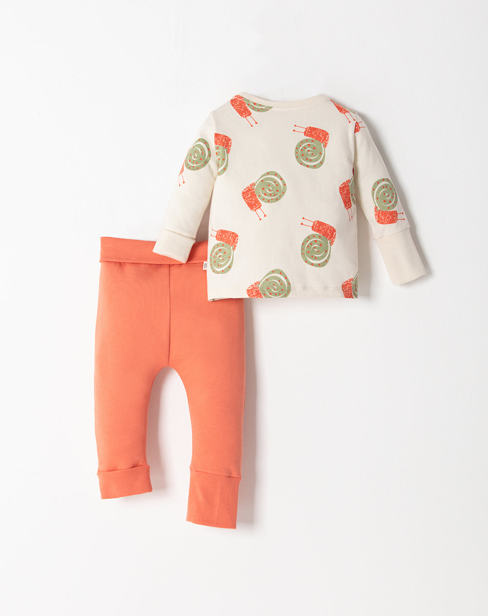 Conjunto pantalón + camiseta beige estampado