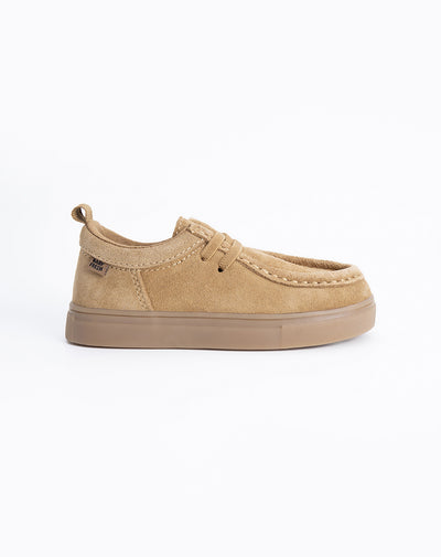 Zapato tipo mocasín gamuza café niño