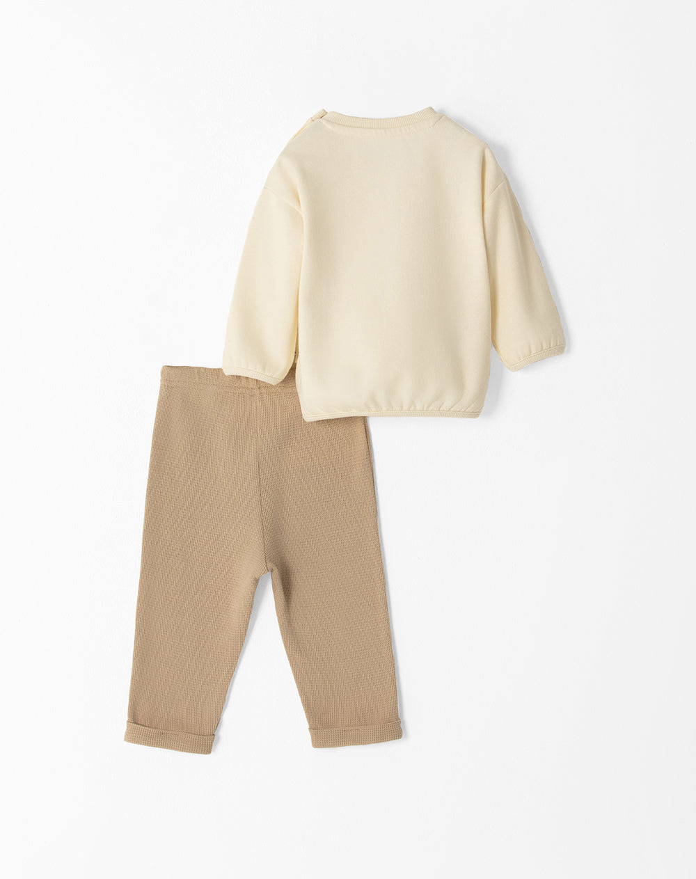 Conjunto pantalon largo manga larga beige