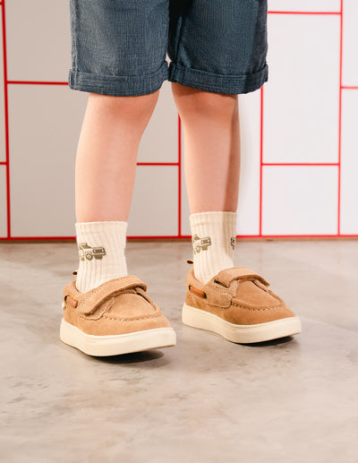Zapatos tipo náutico café niño